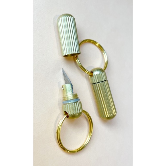 Pretty Bird Keychain - Picture 10 of 11